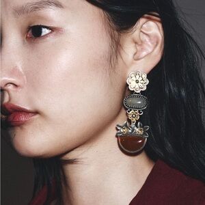 FLORAL RESIN PIECE EARRINGS